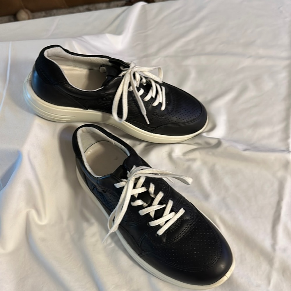 Women’s Ecco Soft 7 Runner sneakers